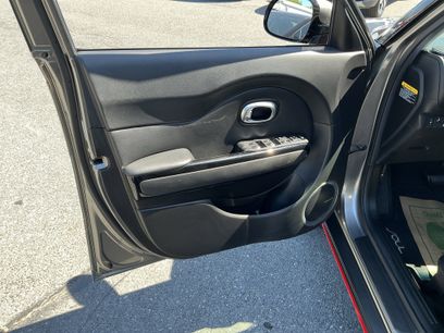 Used 2018 Kia Soul ! w/ Tech Package