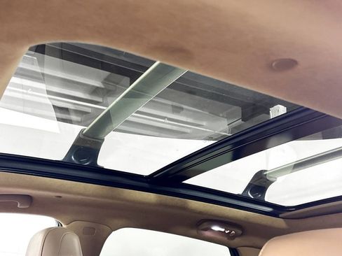 Used 2018 Cadillac XT5 Platinum w/ Driver Assist Package image 19