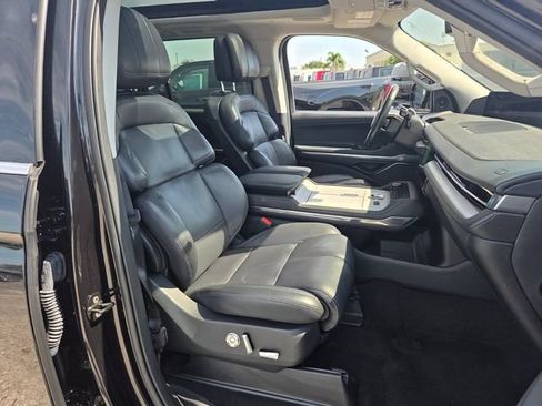 Used 2025 Lincoln Navigator Reserve AWD/4WD image 16