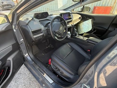 Used 2024 Toyota Prius XLE FWD image 16