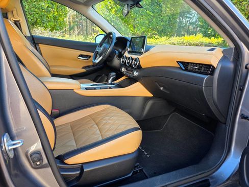 Used 2021 Nissan Sentra SV w/ SV Premium Package image 31