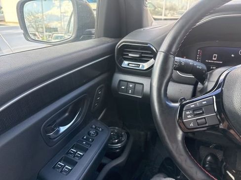 Used 2025 Honda Pilot Black Edition image 6