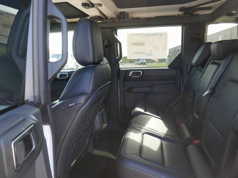 New 2025 Ford Bronco Badlands image 12