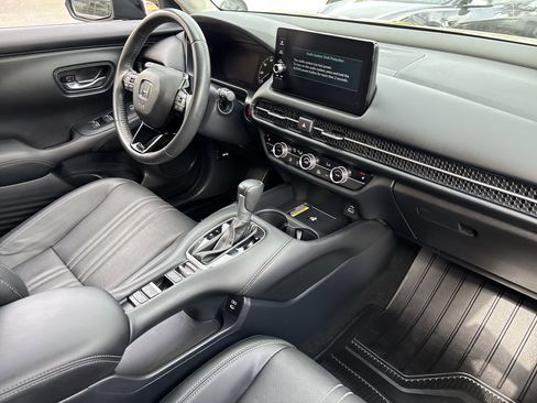 Used 2024 Honda HR-V EX-L image 11