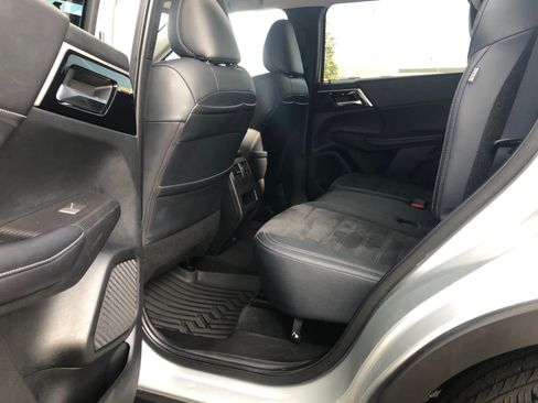 Used 2024 Mitsubishi Outlander SE image 27