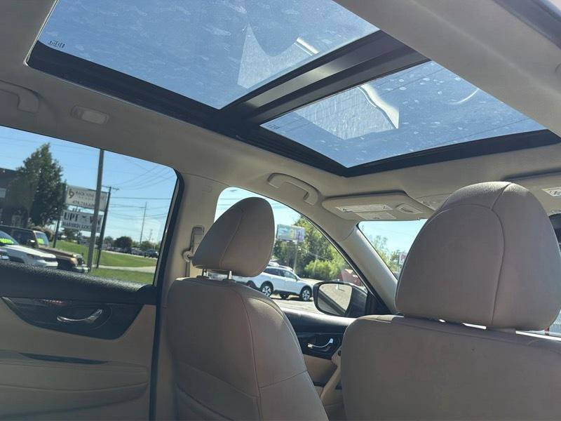 Used 2019 Nissan Rogue SL w/ Premium Package AWD/4WD image 9