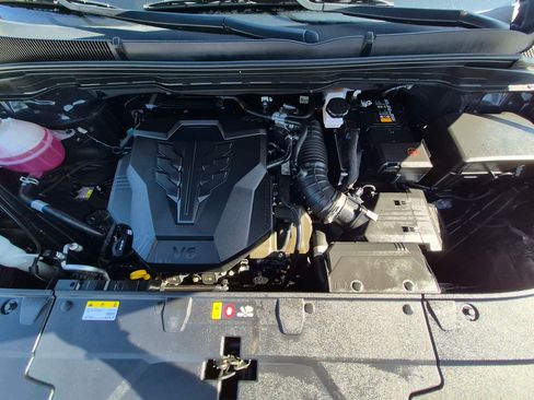 Used 2025 Kia Carnival FWD image 36