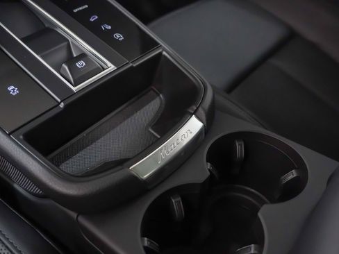 Certified 2025 Porsche Macan image 34