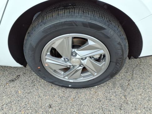 New 2026 Hyundai Elantra SE image 5