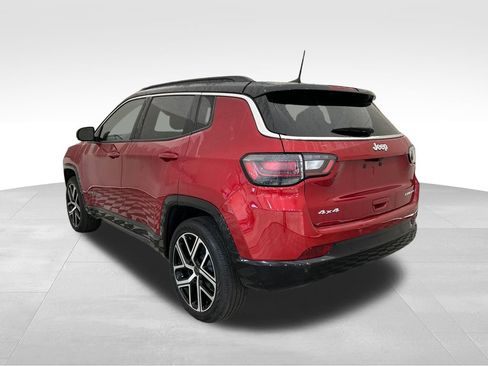 Used 2025 Jeep Compass Limited w/ Elite Group AWD/4WD image 3