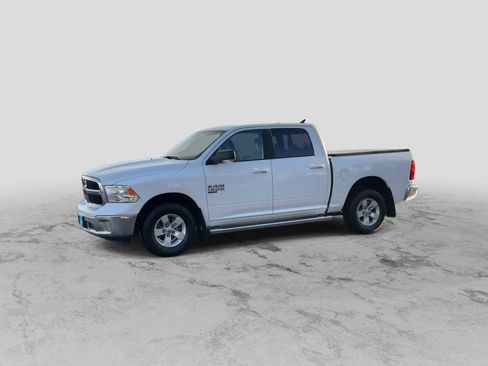 Used 2019 RAM 1500 Classic SLT w/ Luxury Group image 4