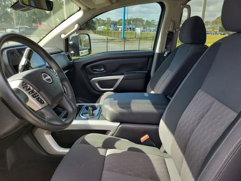 Used 2024 Nissan Titan SV w/ SV Convenience Package RWD image 11