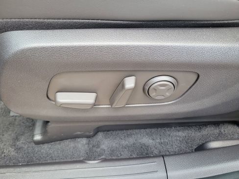 New 2026 Kia Carnival EX FWD image 24