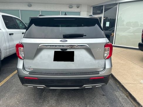 Used 2021 Ford Explorer XLT w/ Equipment Group 202A AWD/4WD image 4