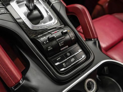 Used 2016 Porsche Cayenne GTS image 31