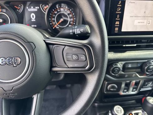 Used 2025 Jeep Wrangler Sport image 26