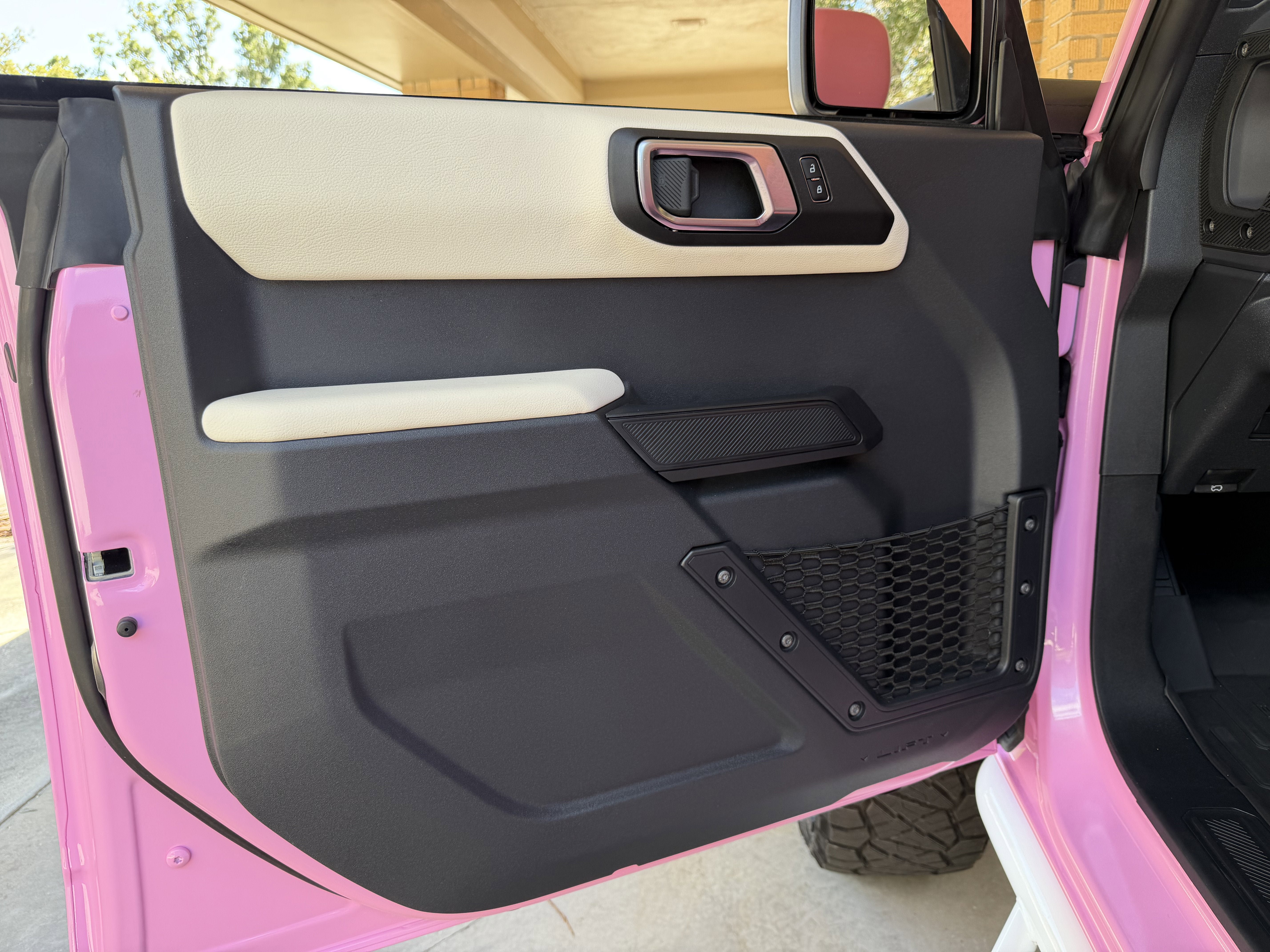 Used 2025 Ford Bronco Outer Banks AWD/4WD image 19