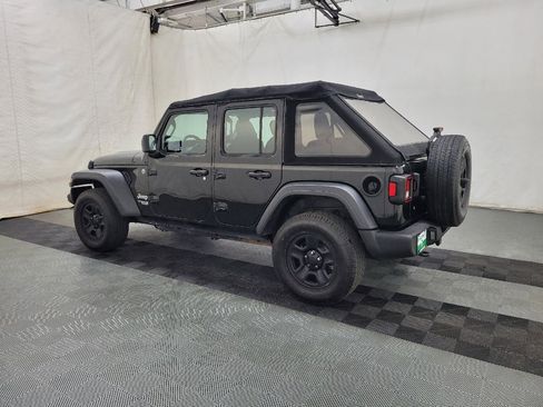 Used 2018 Jeep Wrangler Unlimited Sport AWD/4WD image 3