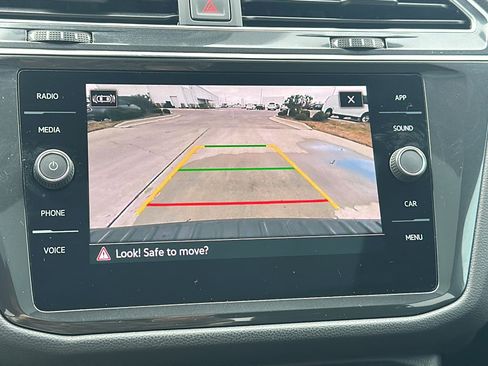 Used 2023 Volkswagen Tiguan SE R-Line image 34