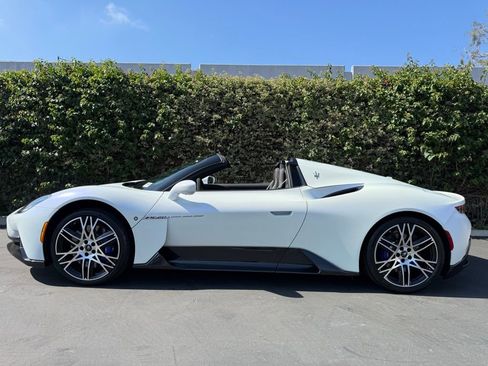 New 2023 Maserati MC20 Spyder image 8