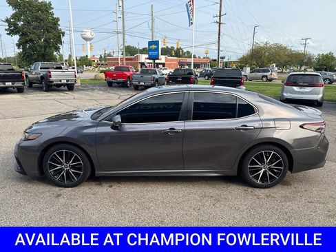 Used 2021 Toyota Camry SE w/ Cold Weather Package FWD image 6