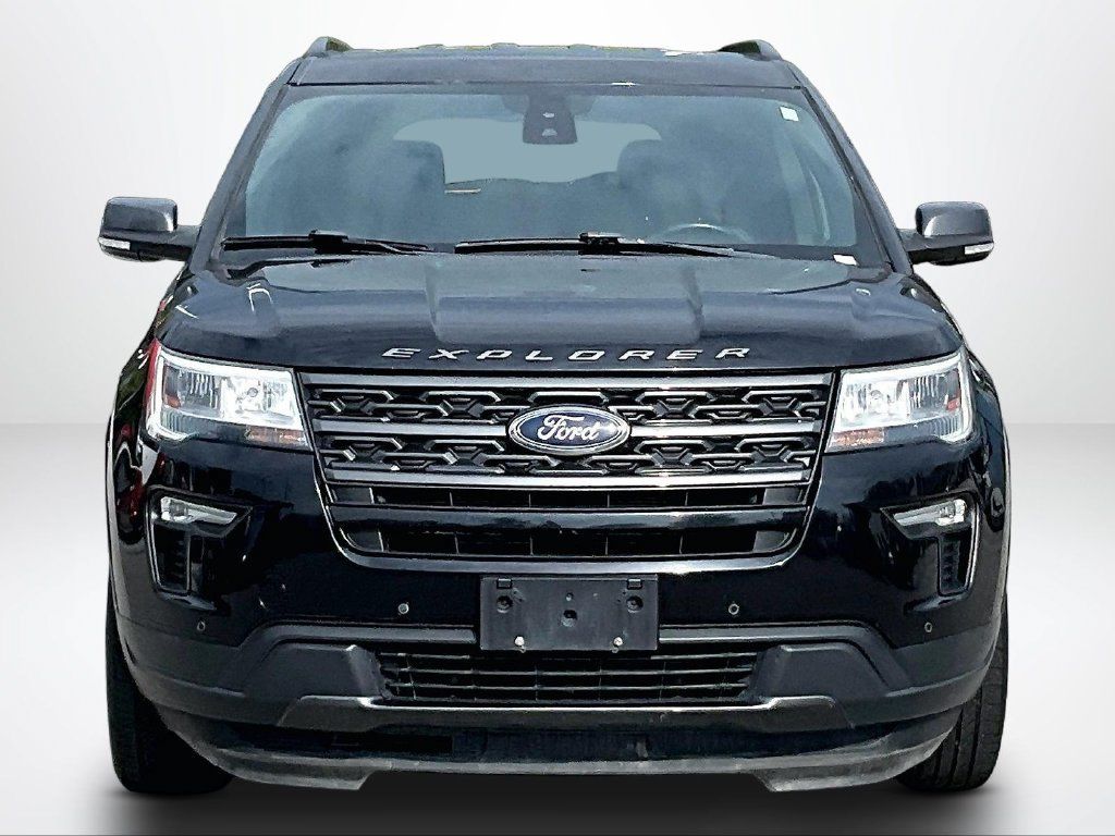 Used 2019 Ford Explorer XLT w/ XLT Sport Appearance Package AWD/4WD image 4