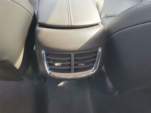 Used 2017 Chevrolet Malibu Premier image 11