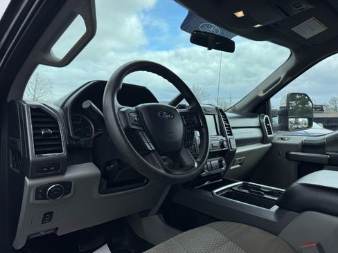 Used 2019 Ford F250 XLT w/ XLT Premium Package image 14