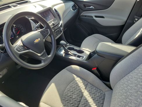 Used 2023 Chevrolet Equinox LS w/ LS Convenience Package FWD image 3