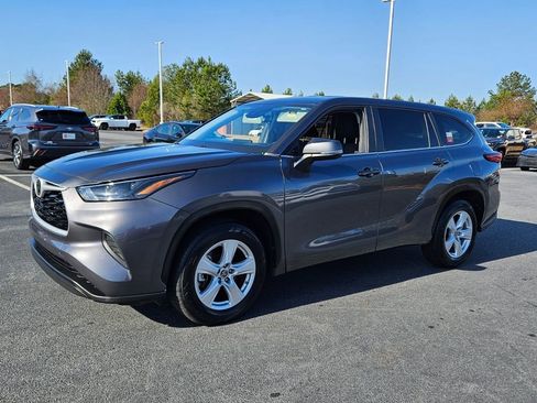 Certified 2023 Toyota Highlander L image 3