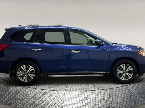 Used 2019 Nissan Pathfinder SV w/ Cargo Package image 8