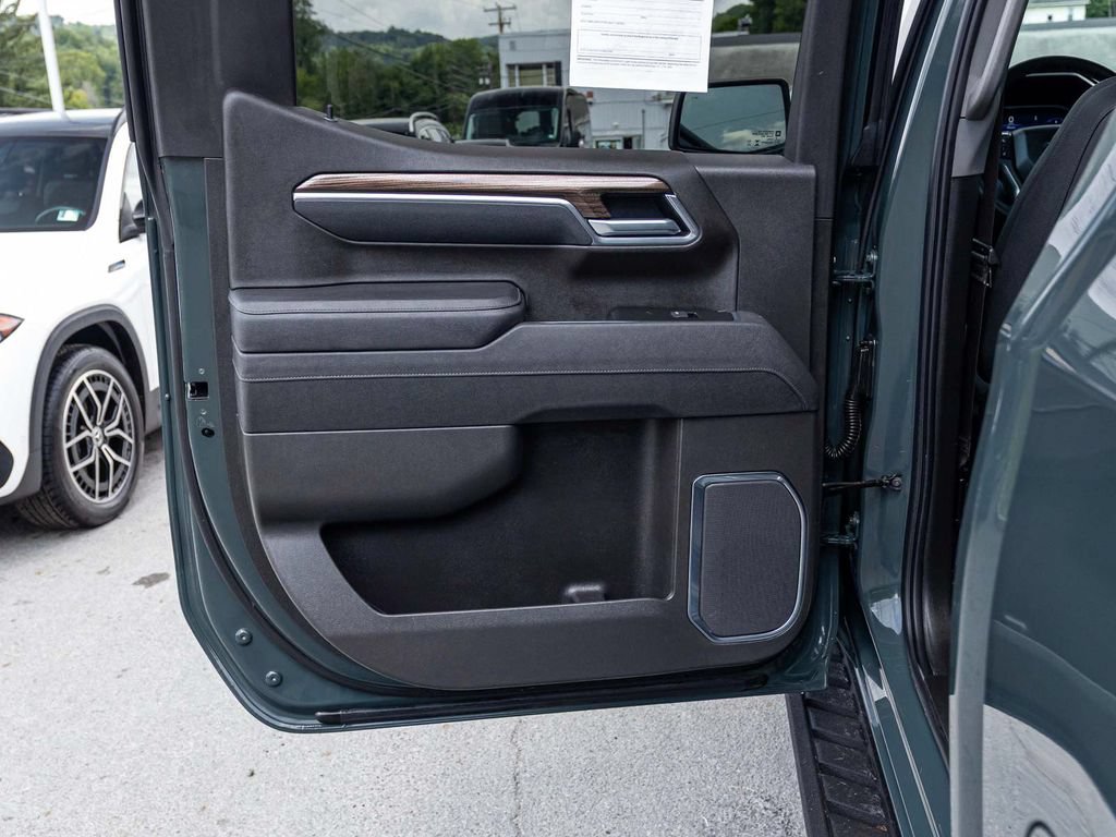 Used 2026 Chevrolet Silverado 1500 LT Trail Boss w/ LT Trail Boss Premium Package AWD/4WD image 14