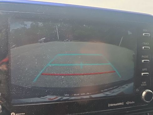 Used 2022 Toyota C-HR XLE image 19