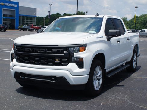Used 2024 Chevrolet Silverado 1500 Custom AWD/4WD image 2