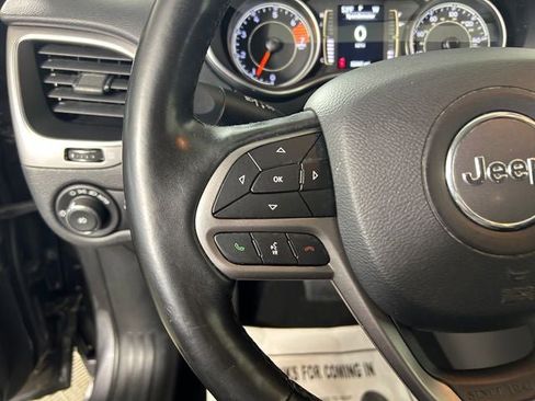 Used 2020 Jeep Cherokee Latitude Plus w/ Cold Weather Group AWD/4WD image 16