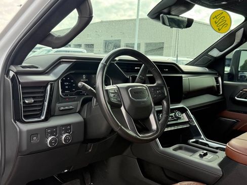 Used 2024 GMC Sierra 2500 Denali Ultimate AWD/4WD image 5