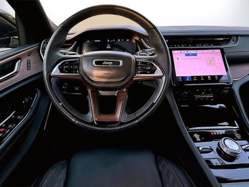 Certified 2025 Jeep Grand Cherokee Summit image 11