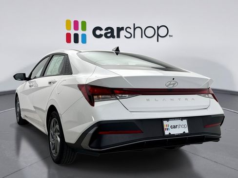 Used 2024 Hyundai Elantra SEL image 3