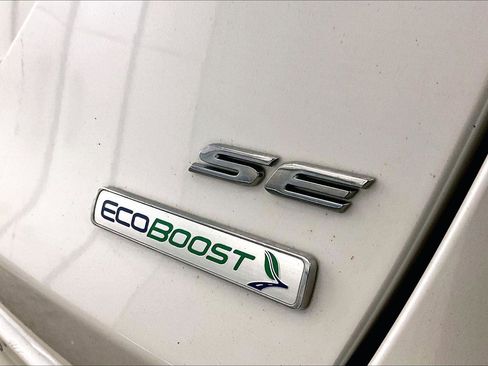 Used 2018 Ford Fusion SE w/ Fusion SE Technology Package image 13