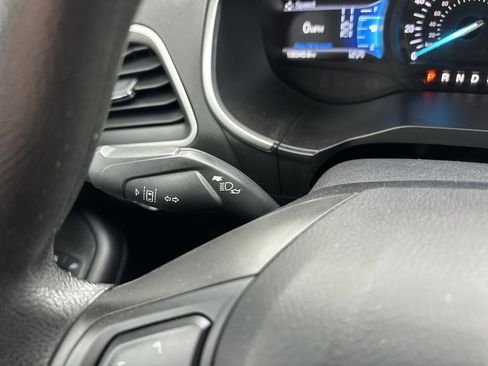 Used 2021 Ford Edge SE image 27