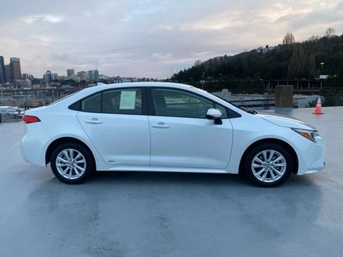 Certified 2023 Toyota Corolla LE image 2