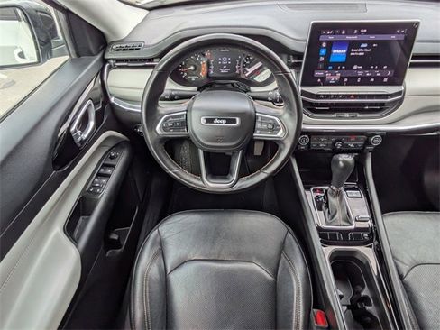 Used 2022 Jeep Compass Limited image 17