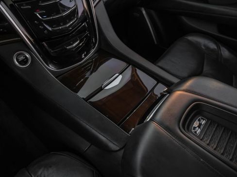 Used 2020 Cadillac Escalade ESV Luxury w/ Escalade Sport Edition image 21