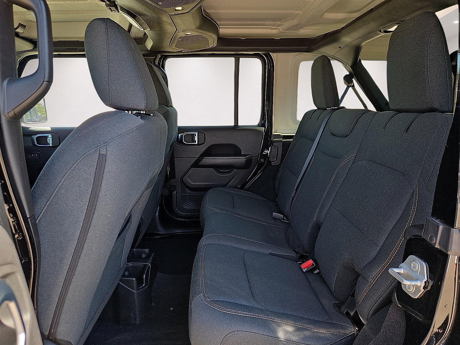 Used 2025 Jeep Wrangler Unlimited Sahara AWD/4WD image 10