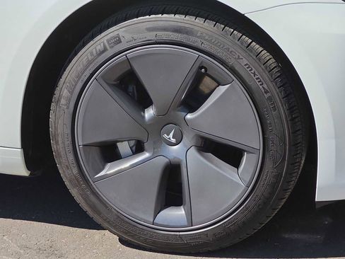 Used 2023 Tesla Model 3 Standard Range image 8