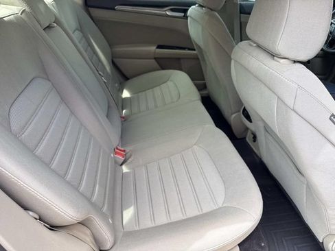 Used 2020 Ford Fusion SE FWD image 19