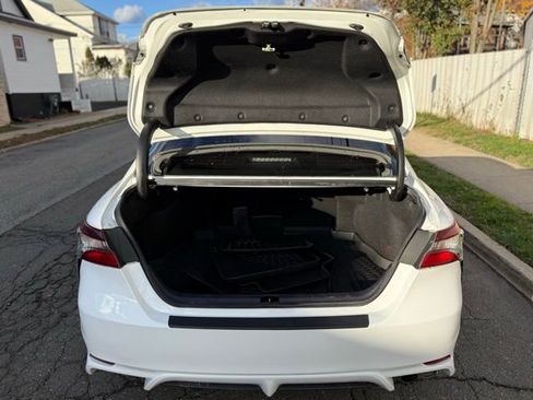 Used 2020 Toyota Camry SE image 12