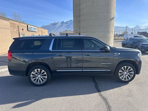 Used 2021 GMC Yukon XL Denali image 3