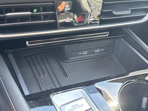 New 2026 Volkswagen Atlas SE FWD image 24