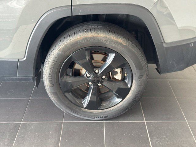 Used 2023 Jeep Cherokee Altitude Lux AWD/4WD image 5